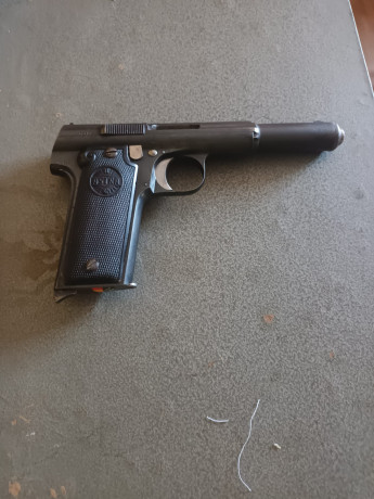 Astra 400, cal 9 largo. 2 cargadores. Funda de cuero. Buen estado. Se encuentra en Madrid. 375 € + portes. 00