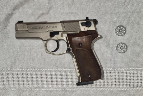 Buenas tardes.

Pues, eso. Vendo o cambio esta Umarex Walther CP88 niquel con cachas de madera y dos cargadores. 00