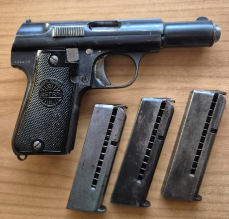 Se vende pistola Astra 3000 9 Corto guiada en F, fabricada en el año 1946.
Se incluyen 3 cargadores.

Se 01