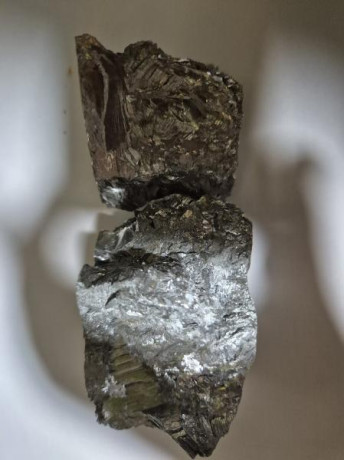 Vendo un kilo doscientos (1,200) de mineral de Antimonio puro ,en ebay vale doscientos euros el kilo mas 51