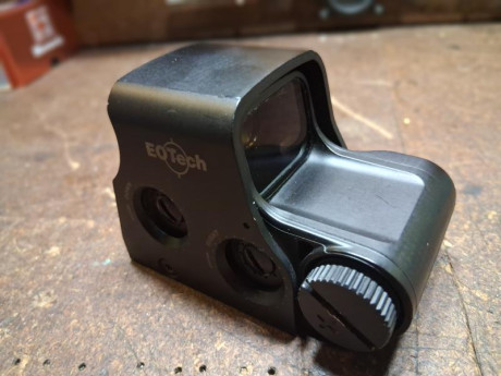 Visor holografico Eotech.  
Sa vende por 350€ más gastos de envío.
Tambien por Wsap 659987973 
Esta en 11