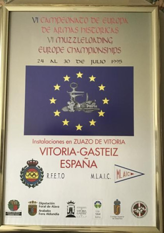 Por si a algún coleccionista le interesan, vendo este lote de 3 carteles de campeonatos importantes de 01