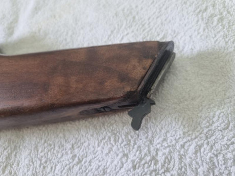 Se vende replica de culata de Pistola MAUSER c96, la han retocado al cambiar el enganché. Precio 95 euros 01