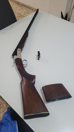 Buenas tardes.

  Vendo escopeta paralela calibre 410, muy poco uso, esta flamante, 5 chokes, culata cortada 02
