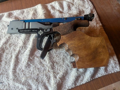 Buenas tardes, vendo pistola Mach Gun  MG 2,  cal 22 lr.,con su maletín original y sus dos cargadores, 00