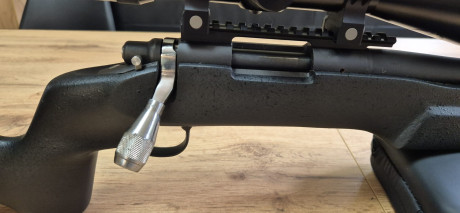 Vendo Remington 700 SPS con cañón pesado en calibre .308 W, con una longitud de 66 cm. (26"). Culata 02