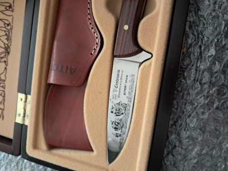 En venta cuchillo Aitor Pampero V Centenario.
En caja de presentación.
 20260509_124837.jpg 
 20260509_124825.jpg 01