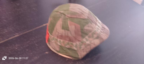 Casco y cartucheras suizas. Casco 30 euros, cartucheras 40, estan en Madrid, envio por parte del comprador 02