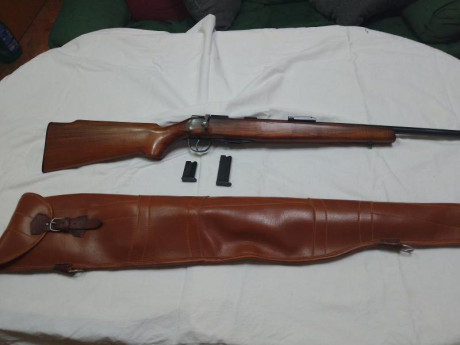Onena 22Lr, muy nueva, miras regulables, maderas acabadas al aceite, con dos cargadores uno de 5 y otro 02