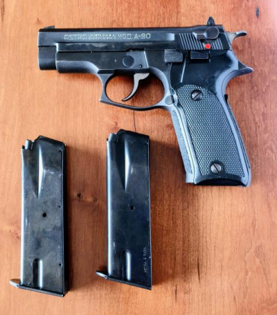 Vendo Pistola ASTRA -A90 en 9 Pb.  Estado muy razonable . Ningún problema de funcionamiento . Dos cargadores 02