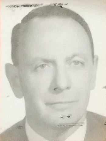  EN RECUERDO Y HOMENAJE A LOS QUE YA NO ESTÁN. 

Si pones en  GOOGLE    PASAPORTES EN LA MEMORIA   da 120
