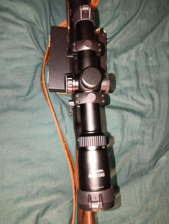 Pongo a la venta este visor de batida Arcea Adler 1-8x24, con tubo de 30 mm y retícula 4A iluminada ( 00