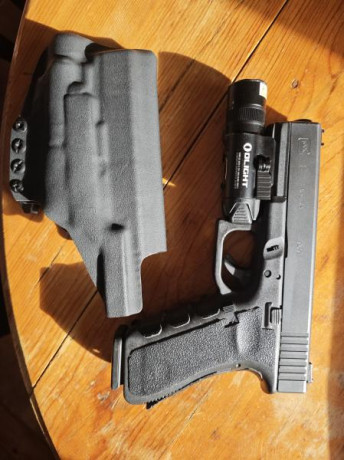 Vendo pistola Glock 17 generación 3, calibre 9x19. Guiada en A. Funciona como el primer día.

Precio:450€ 12