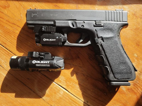 Vendo pistola Glock 17 generación 3, calibre 9x19. Guiada en A. Funciona como el primer día.

Precio:450€ 10