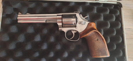Buenos días.

Pongo a la venta este magnífico Smith & Wesson 686-4, un modelo apreciado tanto por 02
