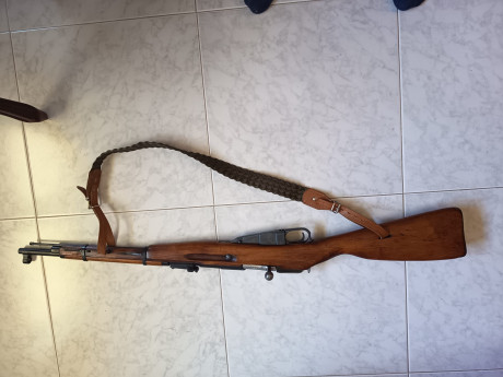 Un saludo al grupo.

Un compañero del campo de tiro vende este rifle modelo Mosin Nagant calibre 7,62x54R.

Ha 01