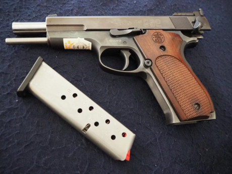 Un compañero de tiro vende, por edad avanzada, una pistola  Smith Wesson 952-1  Performance Center.
Calibre 12