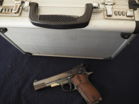 Un compañero de tiro vende, por edad avanzada, una pistola  Smith Wesson 952-1  Performance Center.
Calibre 22