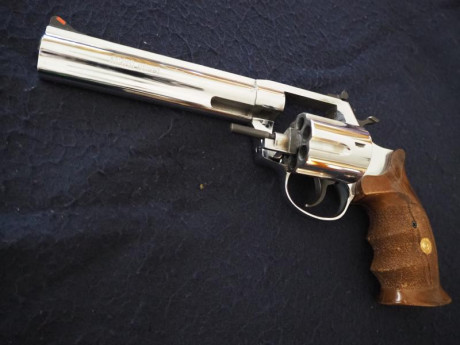 Un compañero de tiro vende, por edad avanzada, un revólver de fabricación checa marca  Alfa-Proj .
Calibre 02