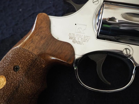 Un compañero de tiro vende, por edad avanzada, un revólver de fabricación checa marca  Alfa-Proj .
Calibre 12