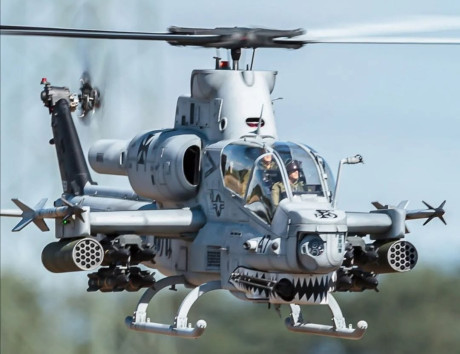 Comprar los que sean necesarios AH-1Z Viper y dejemos de complicar las cosas con los F-35... Al coste 171