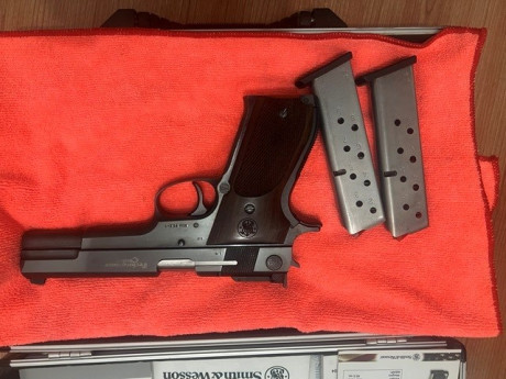 Se vende Pistola 9 mm S&W 952-1 en muy buen estado como se puede ver en las fotos es de 5 pulgadas. 00