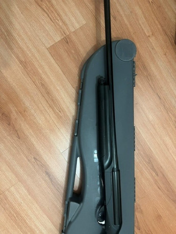 Se vende semiautomática Benelli Comfortech calibre 12 en buen estado, 71 cm de cañón con 5 choques, maletín 02