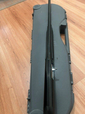 Se vende semiautomática Benelli Comfortech calibre 12 en buen estado, 71 cm de cañón con 5 choques, maletín 11