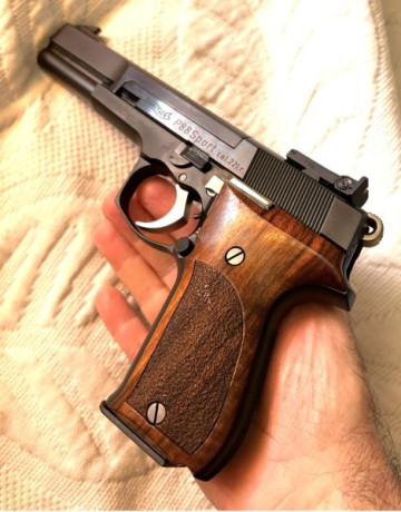 Se ofrece una Walther P88 Champion 9mm de 6” y Kit Walther Sport 22Lr de 6” con dos cargadores de cada 02