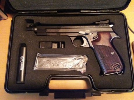 Bueno,
Siguiendo las buenas tradiciones, abro este post para que el puñado de propietarios de estas armas 100