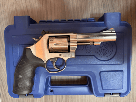 Smith Wesson modelo 67 del 38 especial, 4" de cañón en acero inox. Comprado nuevo por mi justo antes 10