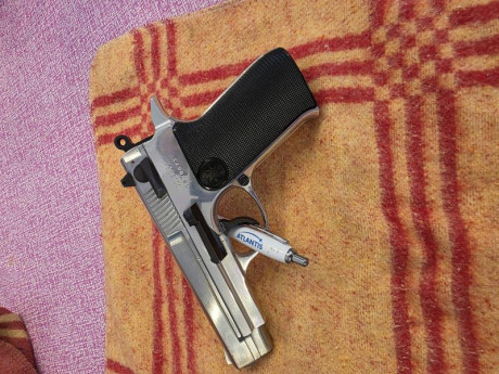 Vendo pistola ASTRA 30 PK9 mm.
Coloring bañada era segunda arma de un policía Nacional que la plateo el 02