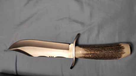 Cuchillo cudeman 294 c en perfecto estado , sin uso . Empuñadura en hasta.  Se encuentra en valencia  02
