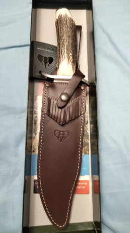 Cuchillo cudeman 294 c en perfecto estado , sin uso . Empuñadura en hasta.  Se encuentra en valencia  01