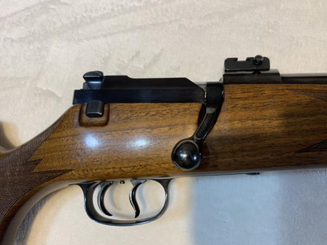 Impecable/ impoluto 
Culata de muy alta calidad ( modelo de lujo . Calibre 7 Remigton. Magnum)
Con bases 02