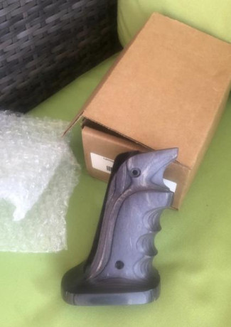 Hola
Vendo cacha anatómica de madera para Ruger Mark IV 22/45. La compre recientemente para ese arma con 01