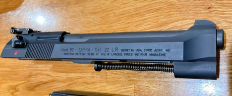 Se vende Beretta 92 FS con kit del 22. Está nueva, no tiene ni 50 disparos.
Tiene un cargador para cada 01