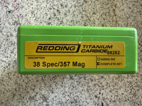 Vendo dies Redding para calibre 38 especial y 357 magnum de titanio y están nuevos, sin ningún uso. Pido 01