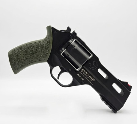 ¡SE VENDE REVOLVER CHIAPPA RHINO 40DS (.357 MAGNUM)! 

​Revólver único, con un diseño brutal y un control 00