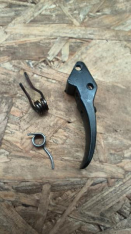 Material para CZ Shadow 2.
Cachas de lija con algo de uso pero en muy buen estado 50€.
Aleta de seguro 11