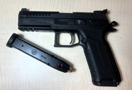 Se vende fantástica pistola CZ P-09 Nocturne, modelo Full con armazón de polímero y fibra de vidrio.
Con 01