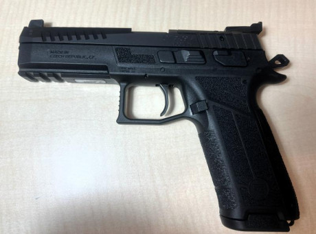 Se vende fantástica pistola CZ P-09 Nocturne, modelo Full con armazón de polímero y fibra de vidrio.
Con 00