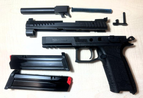 Se vende fantástica pistola CZ P-09 Nocturne, modelo Full con armazón de polímero y fibra de vidrio.
Con 10