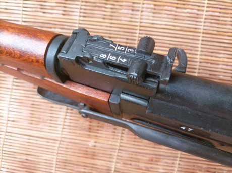 Buenas, pongo en venta:
Réplica producida en España por la famosa marca DENIX del famoso fusil de asalto 12