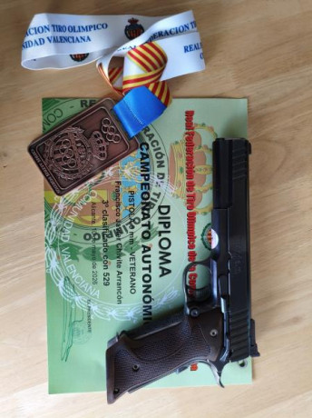    Buenas tardes.

Por necesidad de cupo pongo a la venta mi impecable y super precisa HK USP Élite de 130