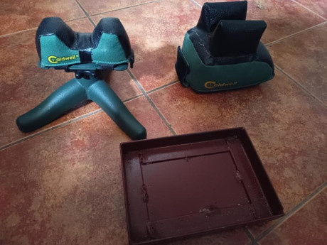 Buenos días ,se vende saquete y torreta marca Caldwell,bastante bien cuidadas .También bandeja para apoyar 00