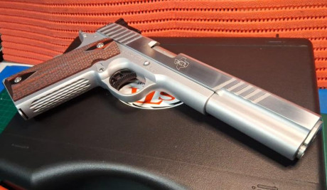  Pongo a la venta  esta pistola de un amigo.

PISTOLA STI TROJAN 6"
2 CARGADORES..
El arma esta en 42
