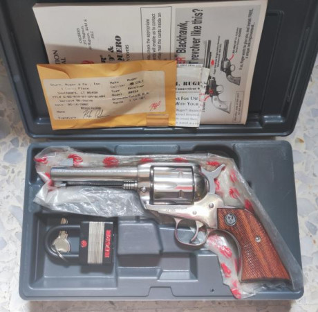 RUGER VAQUERO .45 LONG COLT CON CAÑÓN 4"5/8
ACABADO INOX CON CACHAS PICADAS. DE LUJO.
ESTADO DE CONSERVACIÓN 00