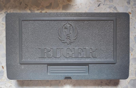 RUGER VAQUERO .45 LONG COLT CON CAÑÓN 4"5/8
ACABADO INOX CON CACHAS PICADAS. DE LUJO.
ESTADO DE CONSERVACIÓN 10