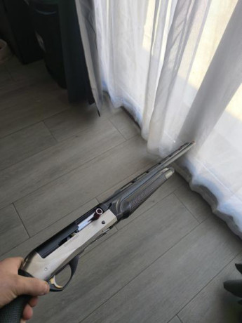 Se vende Benelli Montefeltro Supersport cal 12 cañon 61cm.Escopeta inercial con sistema Crio ,tiene muy 02